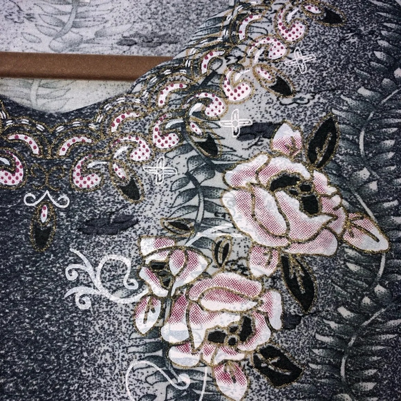 5/$25
Top L Grey Black Roses Silver Sparkle Short Sleeve T-shirt Style - Picture 5 of 11